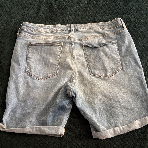 Universal Thread Light Blue Jean Shorts - Picture 3 of 4